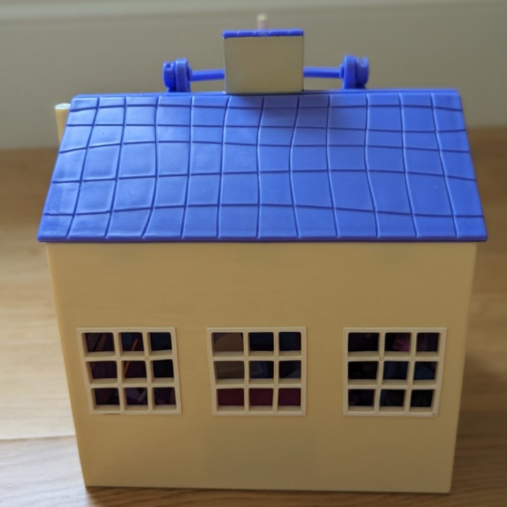 SOLD - Peppa Pig School house - Picture 7 of 8